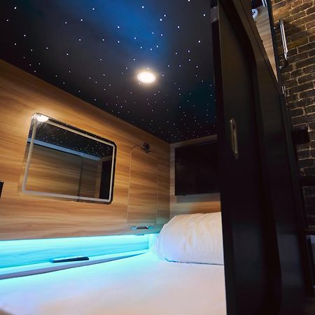 Capsule Hotel Montreal Ngoại thất bức ảnh