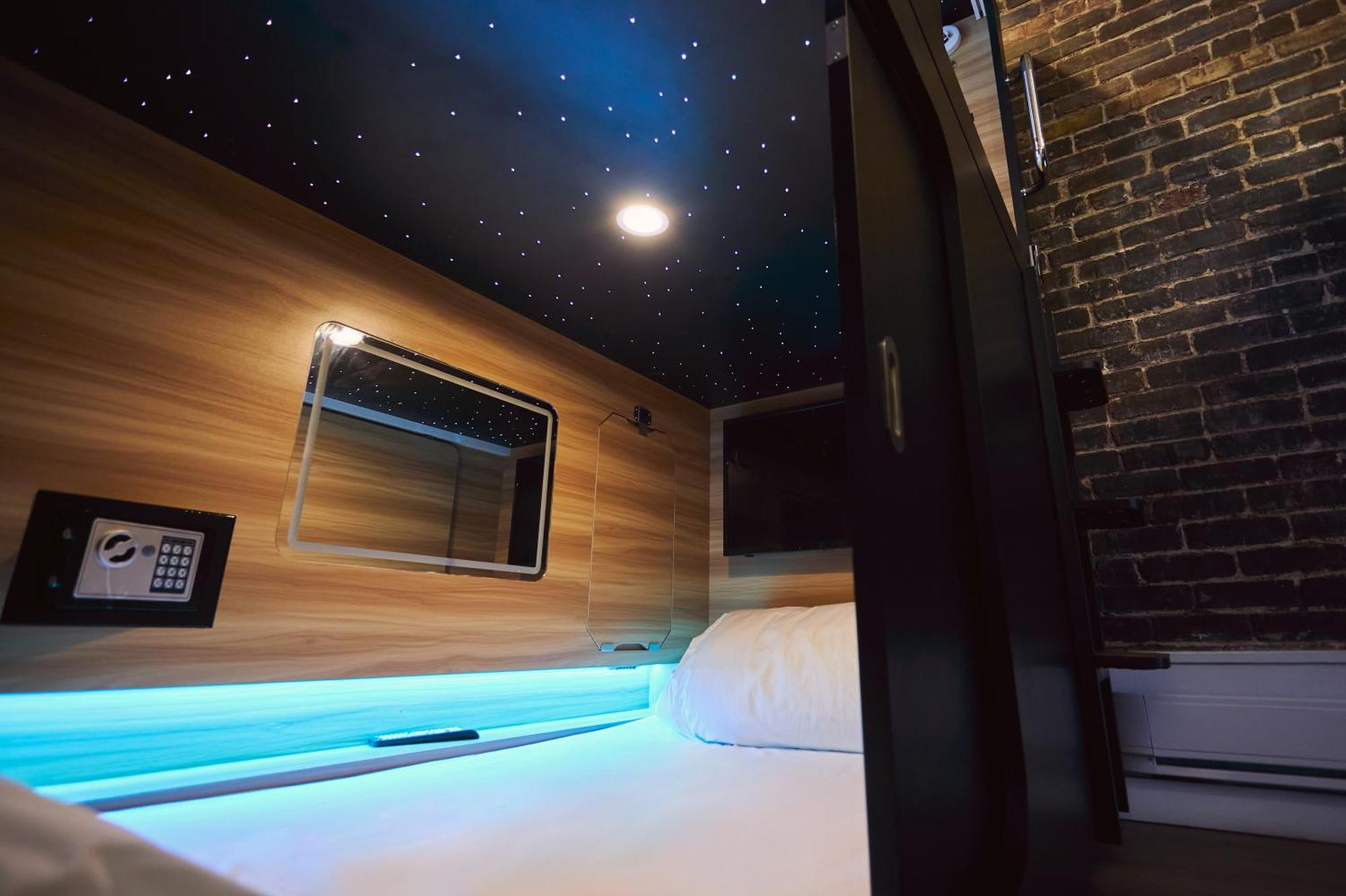 Capsule Hotel Montreal Ngoại thất bức ảnh
