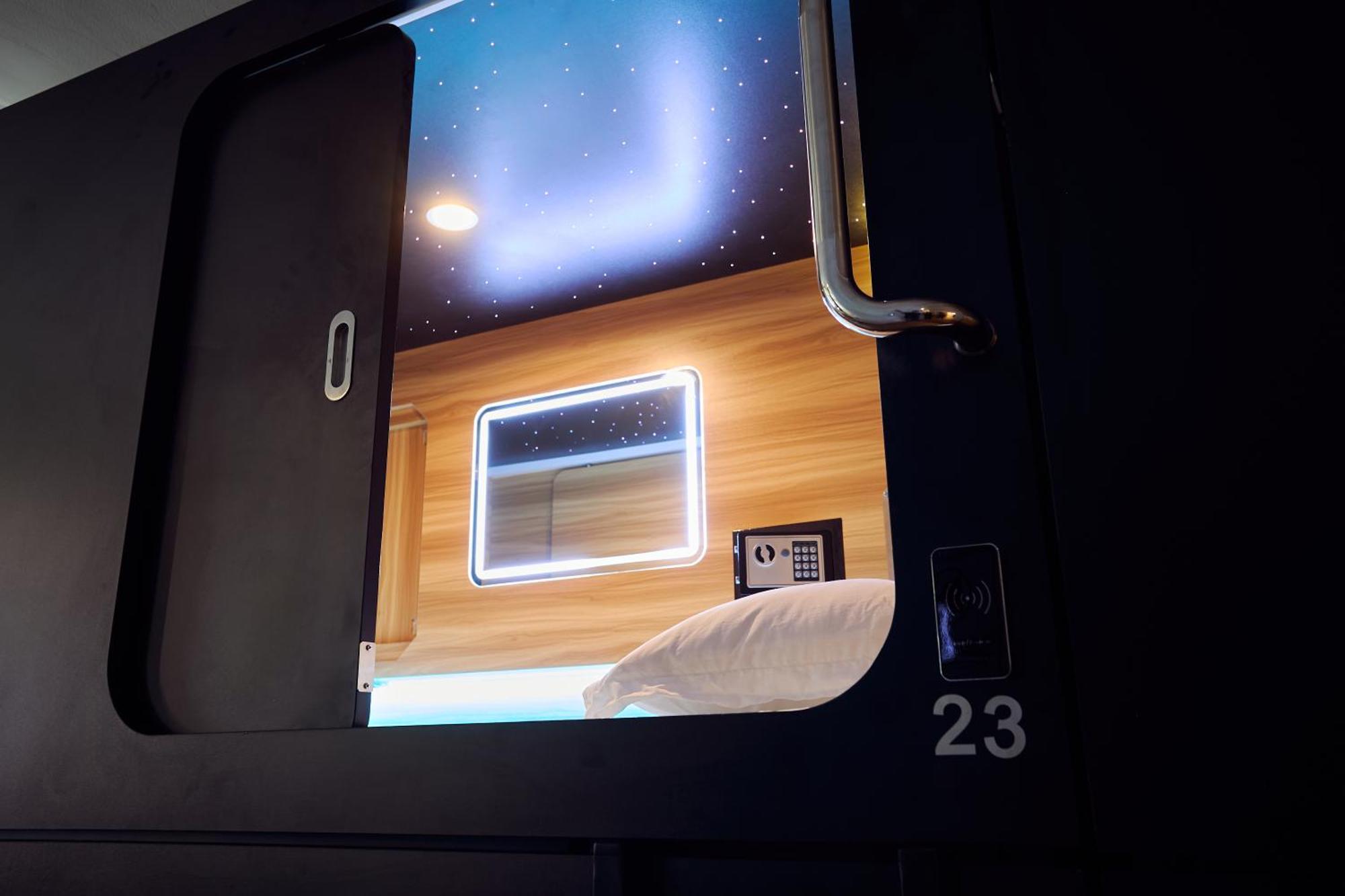 Capsule Hotel Montreal Ngoại thất bức ảnh