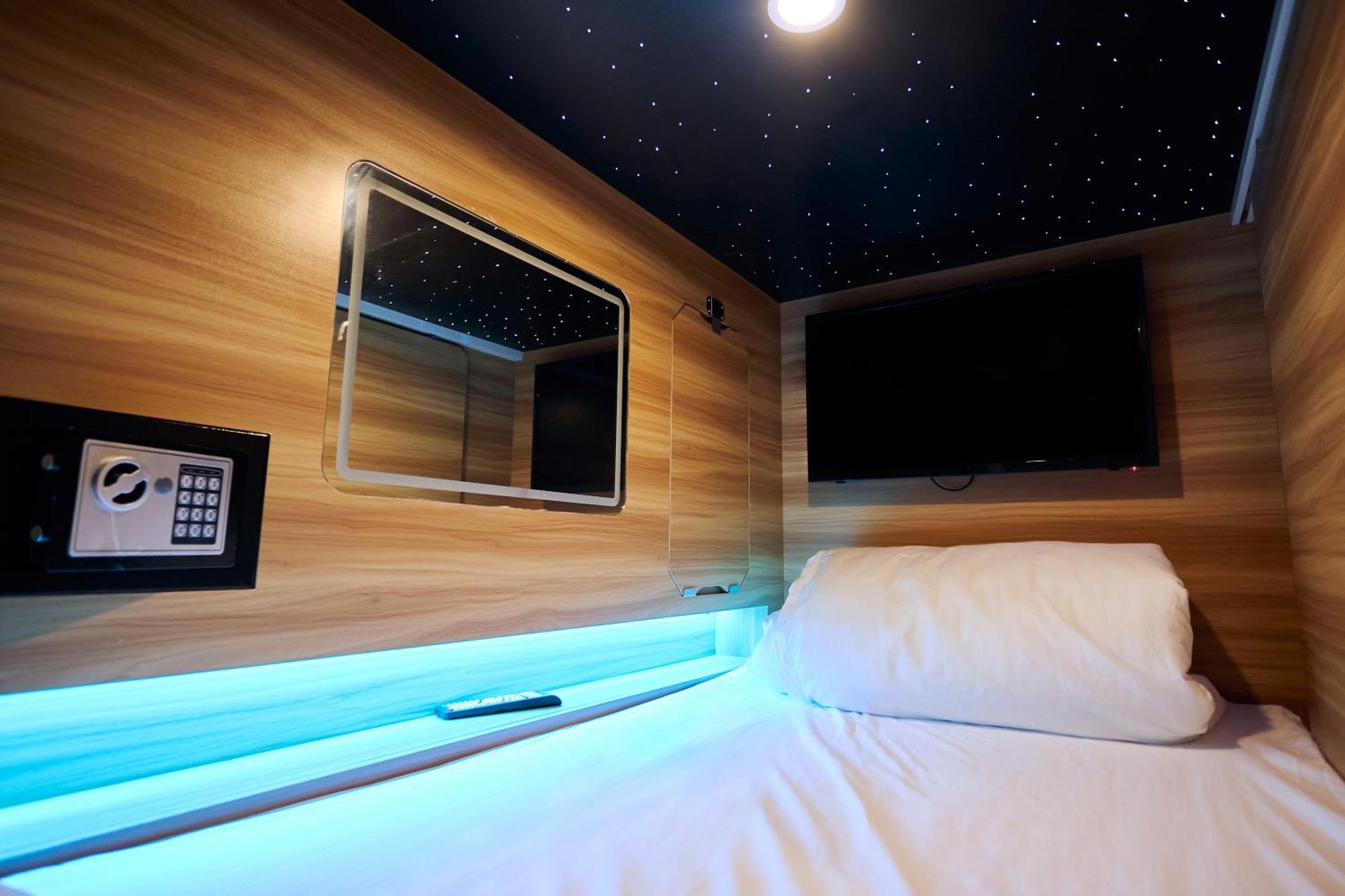 Capsule Hotel Montreal Ngoại thất bức ảnh